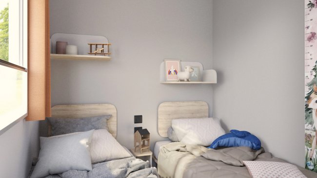 Cameretta con due letti singoli, cuscini colorati e mensole sopra.